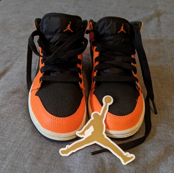 NWT Air Jordan 1 Mid PS Sneakers in Black/Cone - Picture 4 of 11